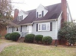 5376 Shattalon Dr, Winston Salem, NC 27106