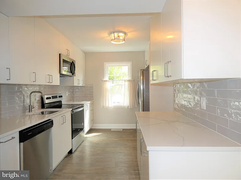4128 Hamlin Ct — Photo 23