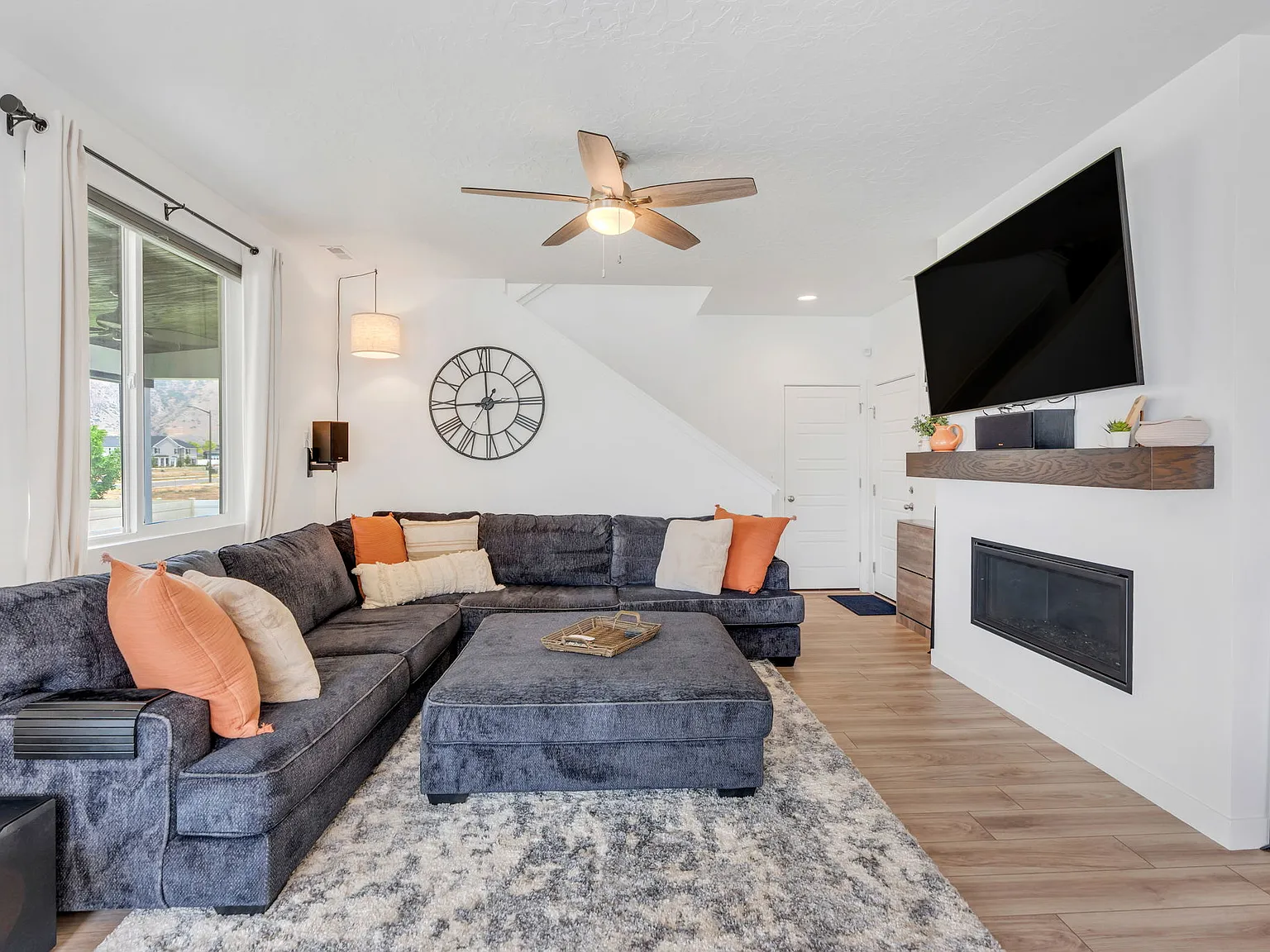 4 bed, 2077 sqft, $2,900 — Photo 4