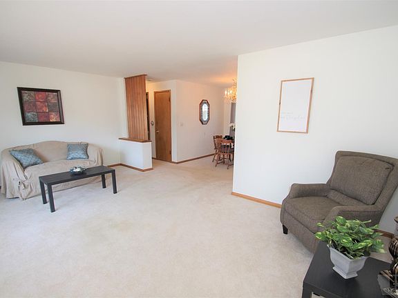 4th image of 134 Sunny Cir
