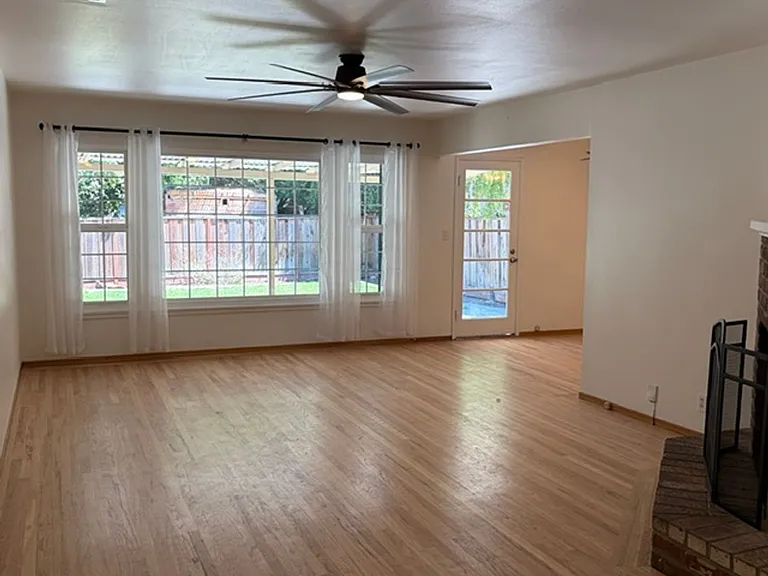 430 S Bayview Ave — Photo 11