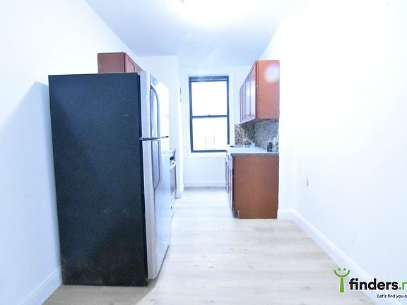 2nd image of 1011 Sheridan Ave APT E16