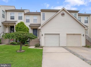 5 Larkspur Ct, Delran, NJ 08075