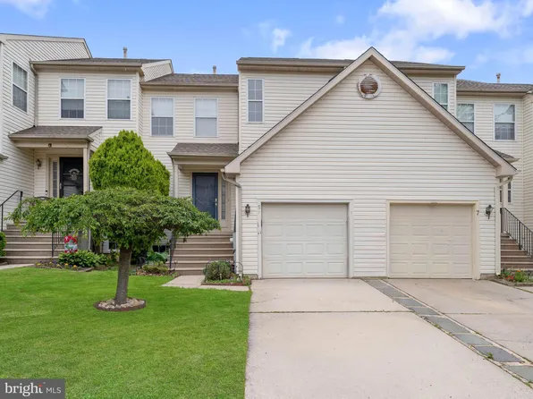 5 Larkspur Ct, Delran, NJ 08075