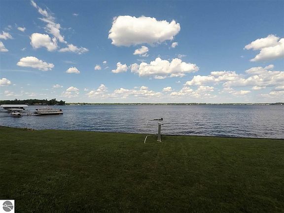 4th image of 225 S Lake Dr