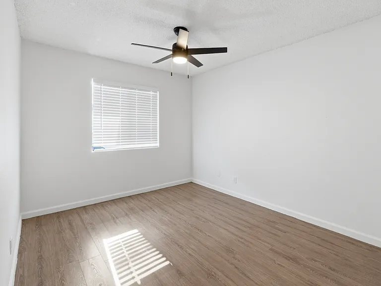 11921 Lakewood Blvd — Photo 15