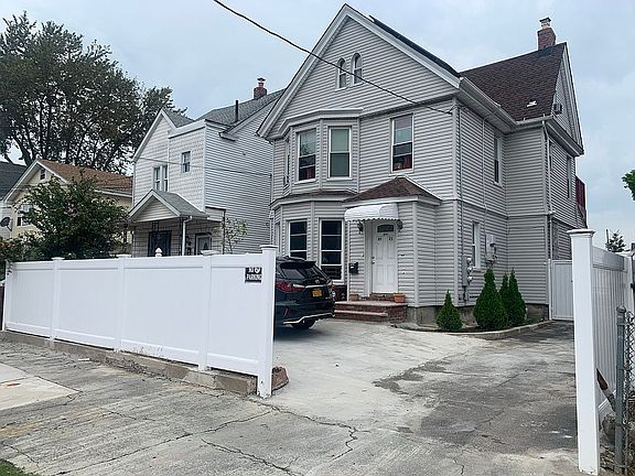 3rd image of 9721 121st St