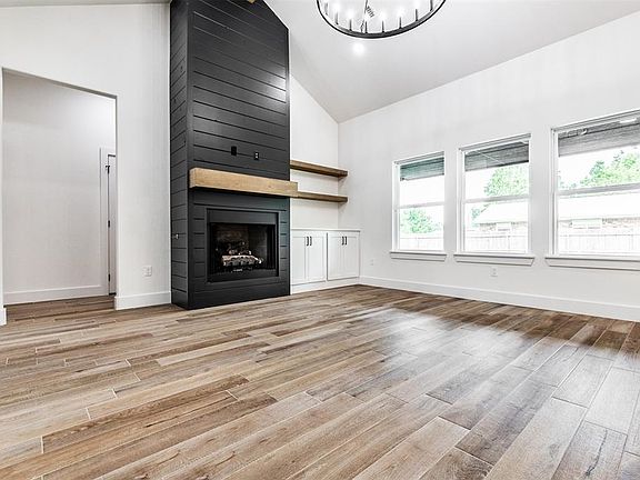 2nd image of 3113 E Noble Dr