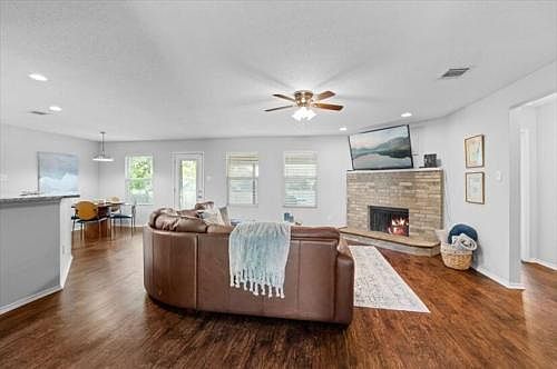 4th image of 2321 Teddy Roosevelt Dr