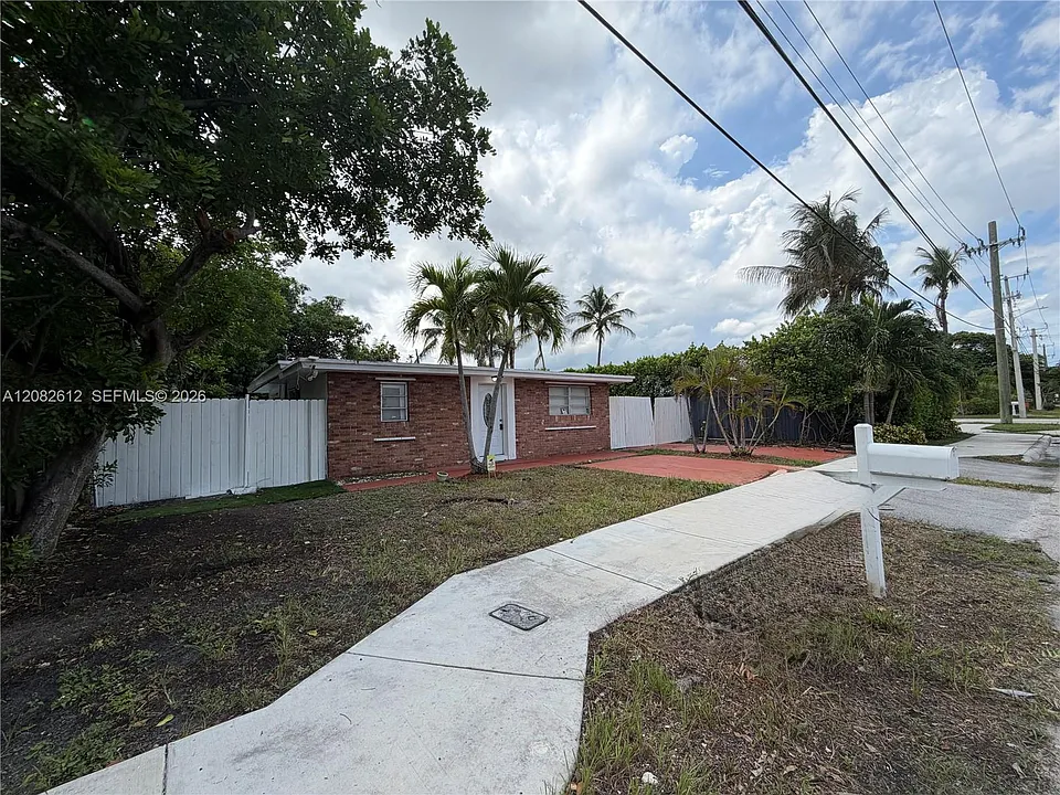 4265 NW 5th Ave