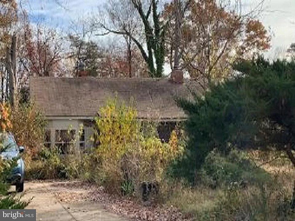 2nd image of 6609 Hackberry St