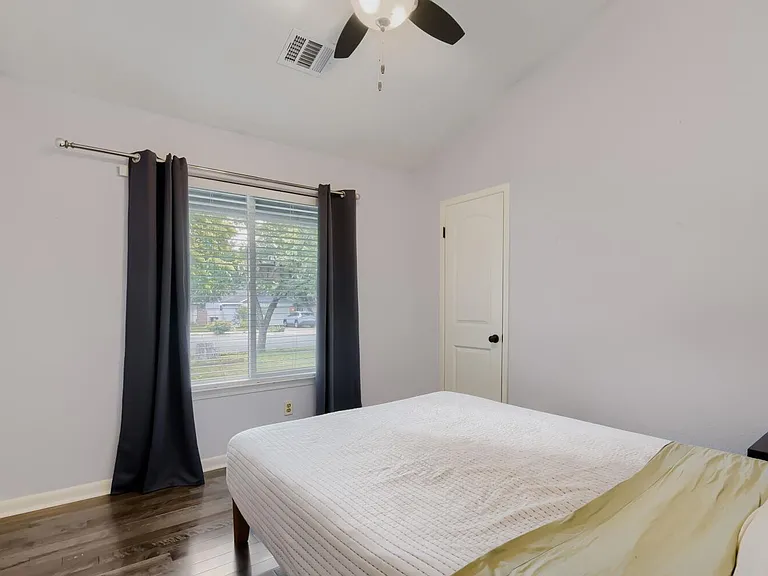 8804 United Kingdom Dr — Photo 14