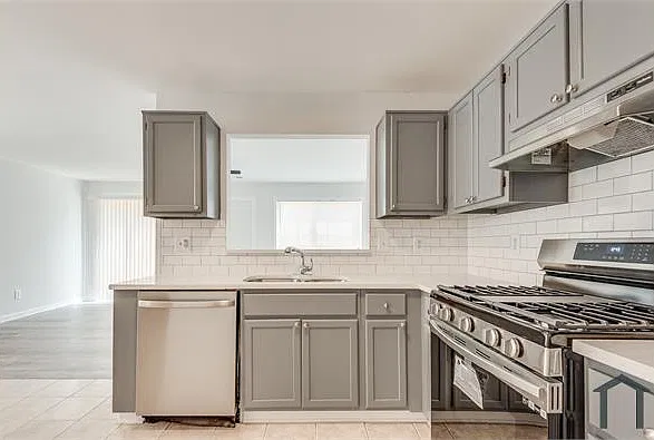 3 bed, 1608 sqft, $1,998 — Photo 2