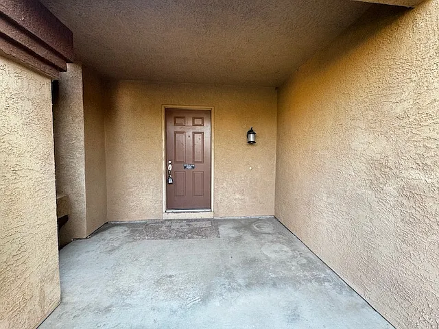 625 Roscommon Pl — Photo 4