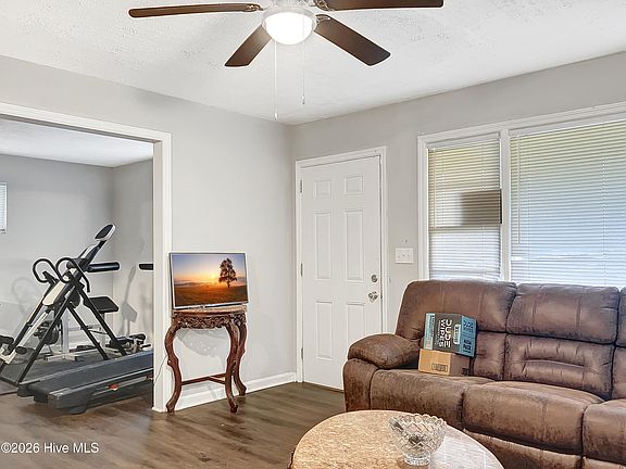 4th image of 2405 Bream Avenue