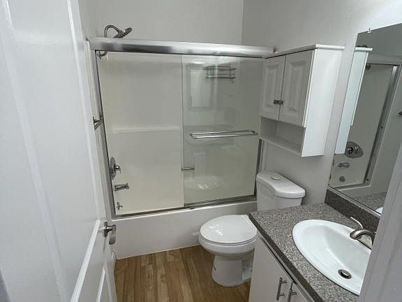 4th image of 187 E 18th St