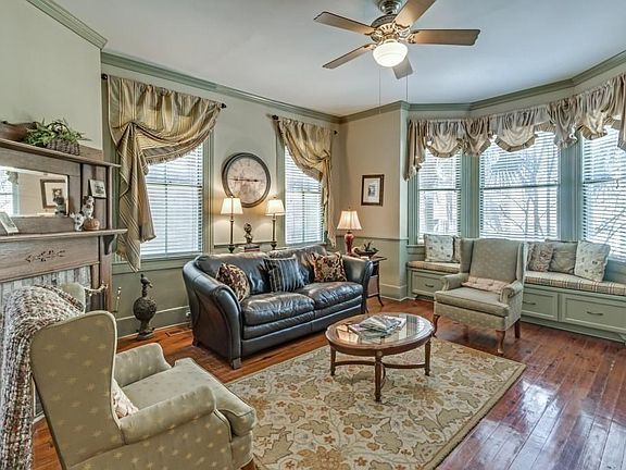 Spacious living room