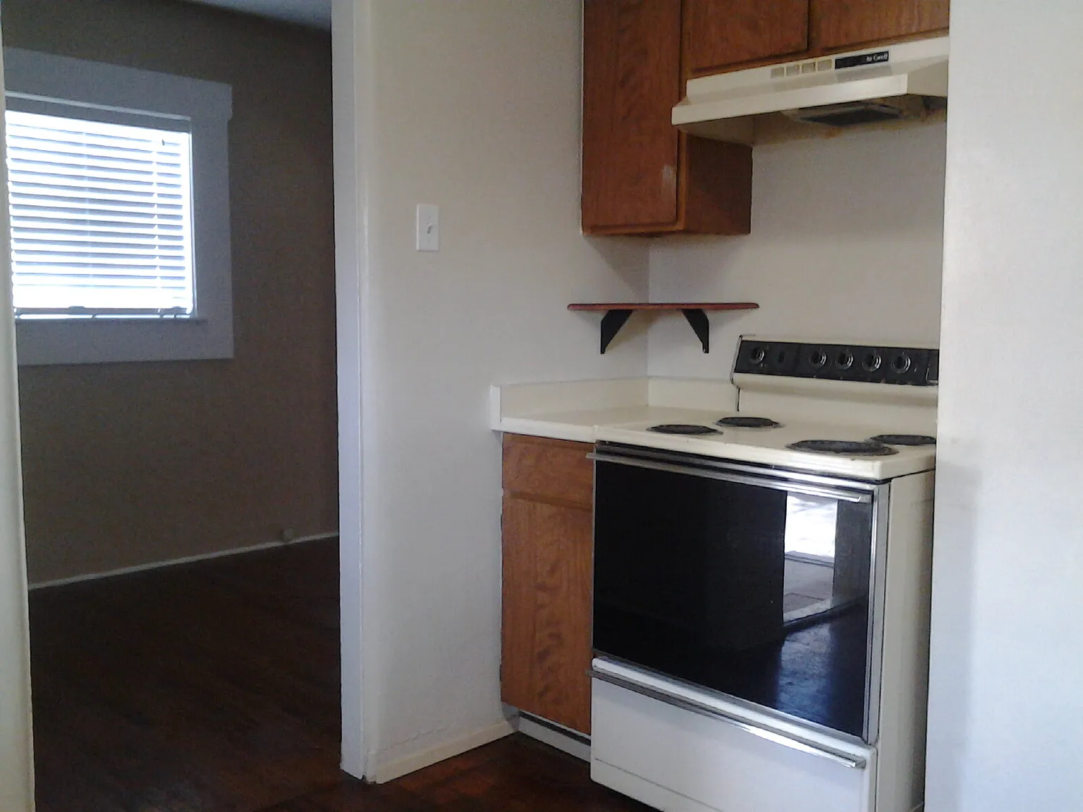 2 bed, 1.0 bath, 745 sqft, $1,950 — Photo 3