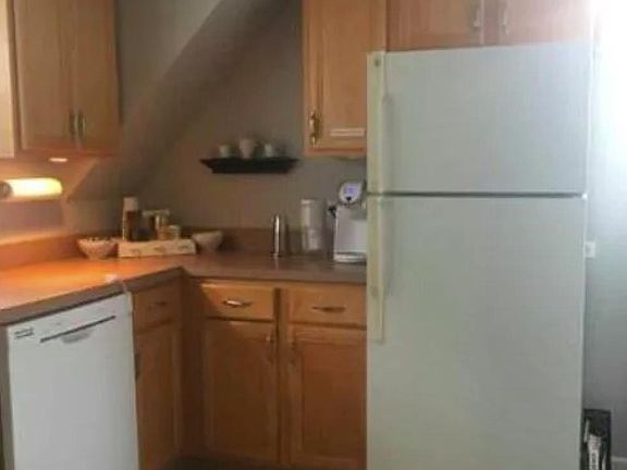 4th image of 3040 N Greenview Ave APT 2R