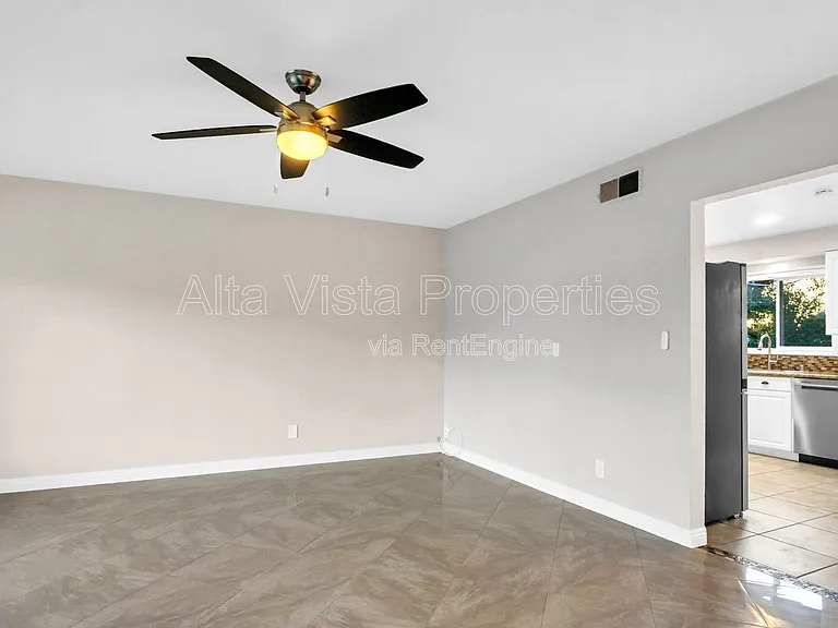 120 Green Ave — Photo 9
