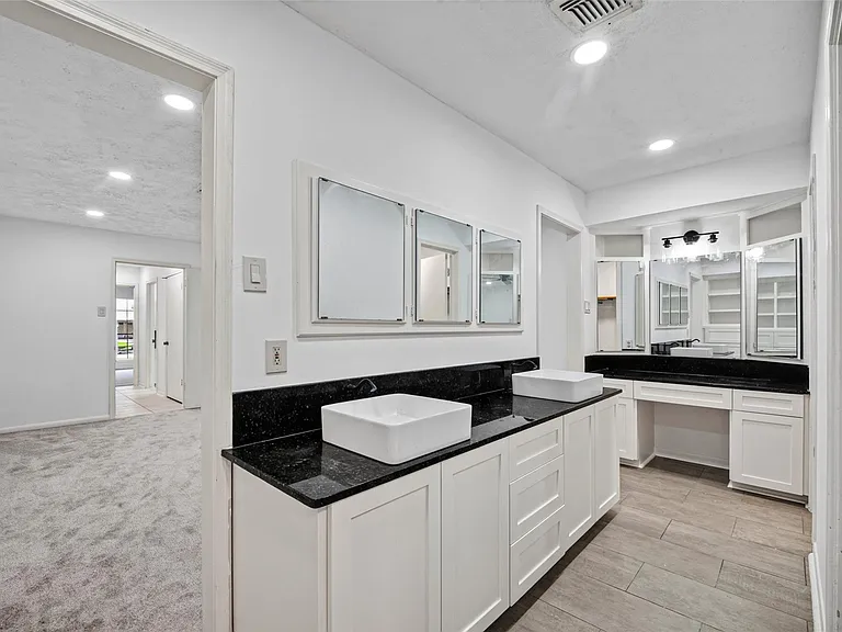3910 Chile Dr — Photo 37