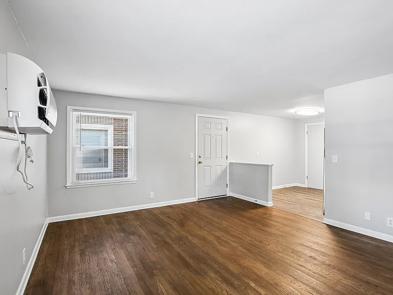 Roberts Park Apartments — Photo 12