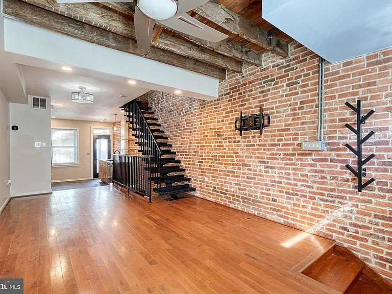 112 N Streeper St — Photo 2