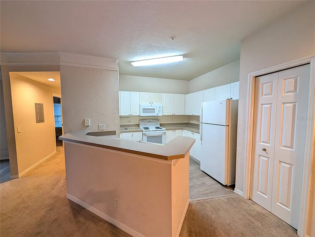 3 bed, 2.0 bath, 1376 sqft, $1,800 — Photo 2
