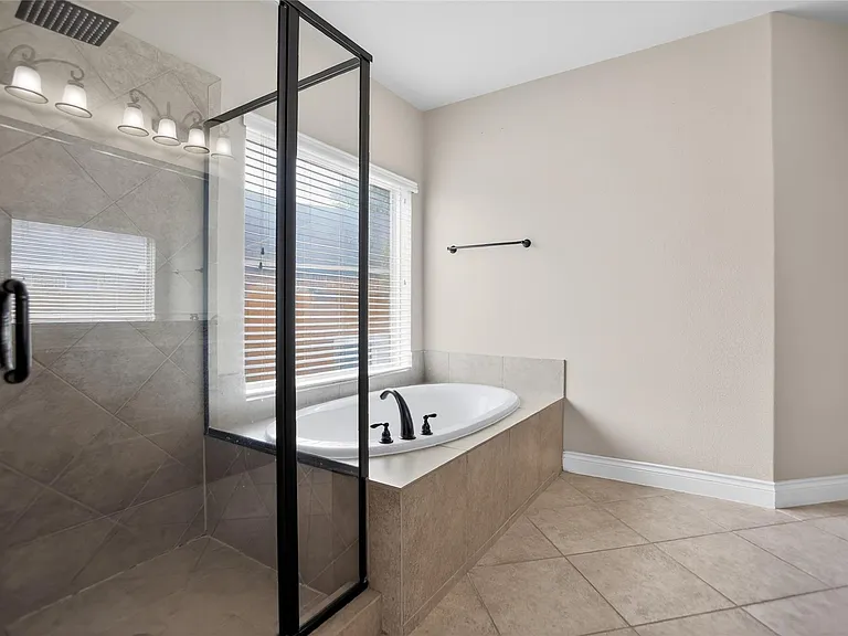 6535 Arroyo Springs Ln — Photo 33
