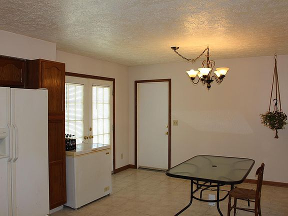 5th image of 3888 Woodfield Ct