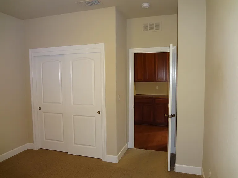 1123 Montague Ln — Photo 10