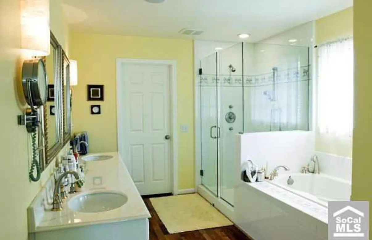 3 bed, 1879 sqft, $5,600 — Photo 3