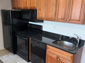 42 Groton St, Pepperell, MA