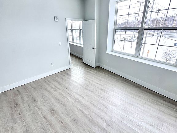 5th image of 207 N Front St #213