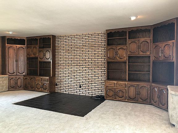 Great room
Custom cabinets