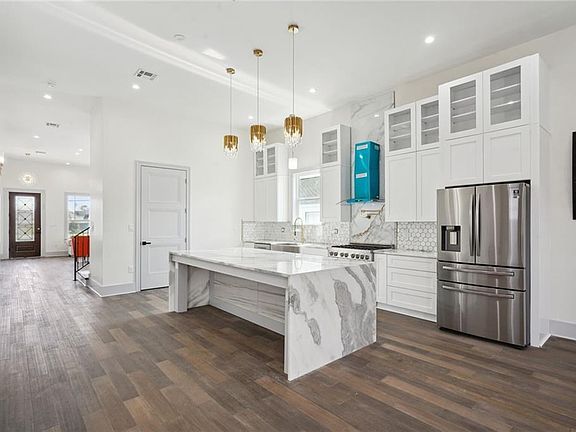 5th image of 5918 Music St