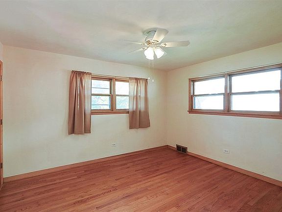 5th image of 757 Lincoln Ave