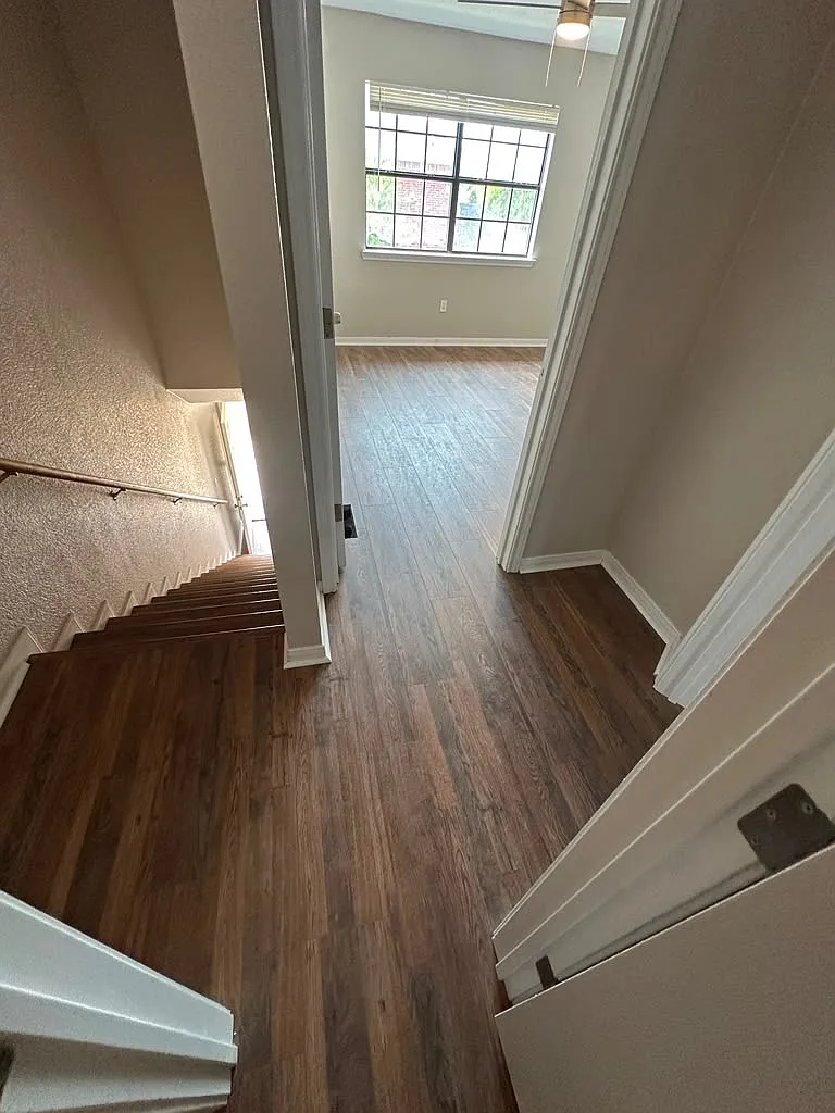 1009 Lansberry Ct — Photo 3