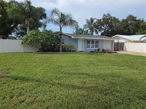 10827 VILLAGE GREEN AVENUE, SEMINOLE, FL 33772