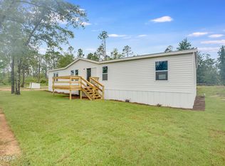 17705 Center Dr, Fountain, FL 32438
