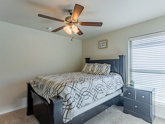 3rd image of 9302 Sagebrush Ave