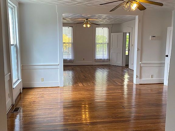 5th image of 4368 Broadway St