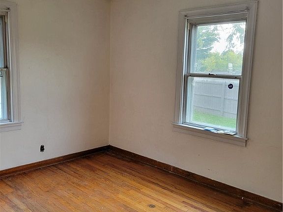 4th image of 40 W Emerson Ave