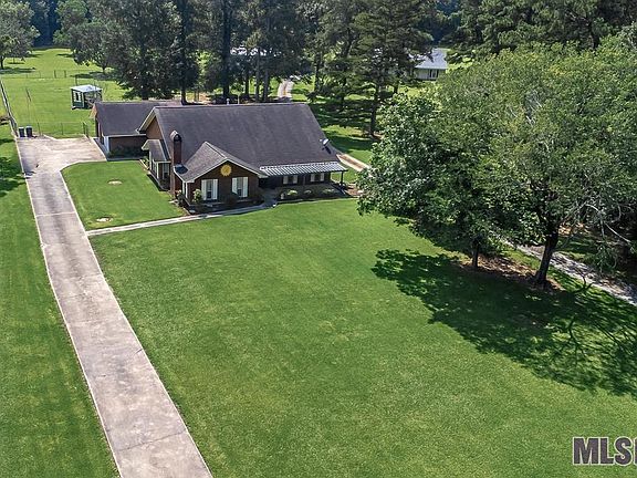 2nd image of 15621 Pinewood Dr
