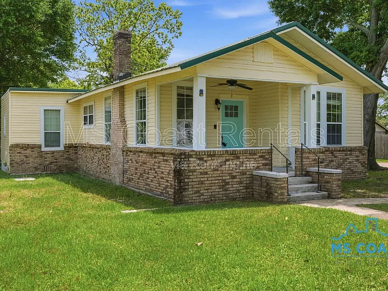 4319 Lewis St — Photo 2