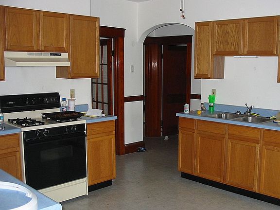 2nd image of 17 1/2 Jefferson St