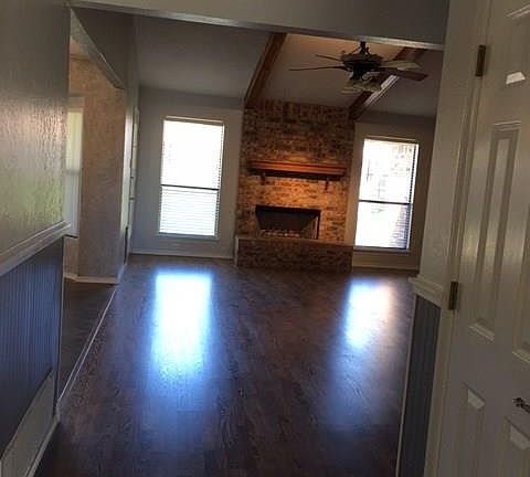 3rd image of 923 Flagstone Dr