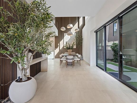 4th image of 40 Heron Harbour Dr