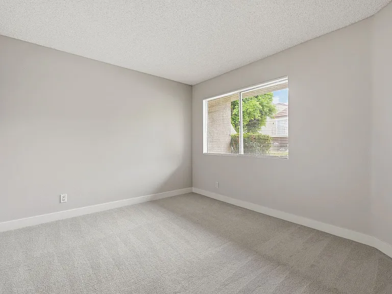 363 Stanford Ct — Photo 13