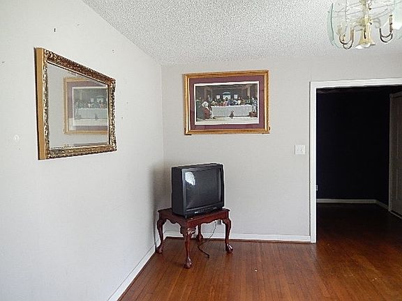 3rd image of 2367 Norwood Blvd